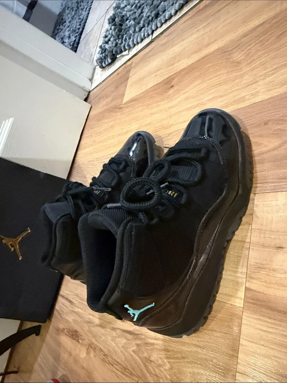 white SOX and Jordan bundle size 2 jordan